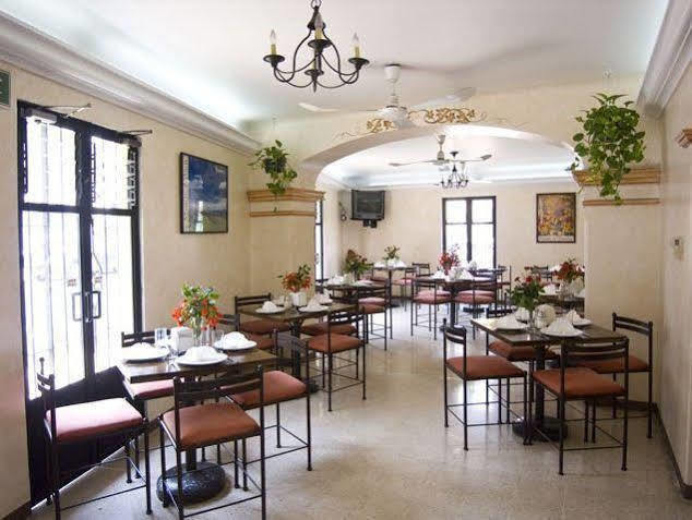 Capital O Parador Crespo Hotel, Oaxaca Экстерьер фото